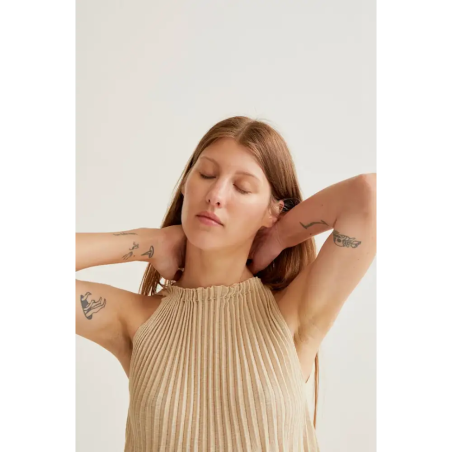 Fantástica Top Plisado Beige Compañía Fantástica