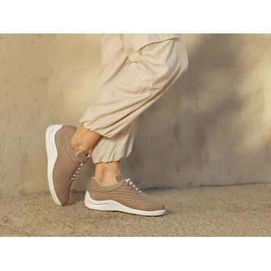 Zapatilla confort beige pies delicados