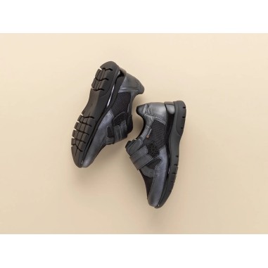 Zapatilla confort negra pies delicados