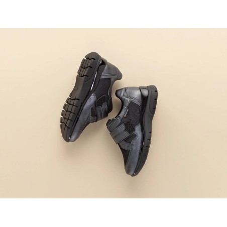 Zapatilla confort negra pies delicados