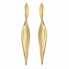 Pendientes de plata bañados en oro de 18k con forma orgánica alargada