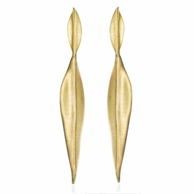 Pendientes de plata bañados en oro de 18k con forma orgánica alargada