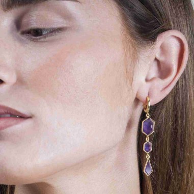 Pendiente largo con Amatistas en baño de oro 18k