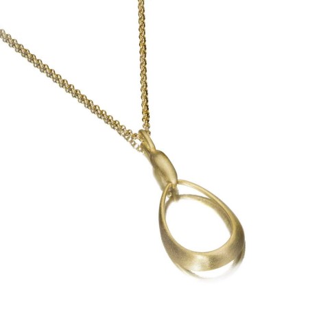 Colgante oval en plata con baño de oro 18k